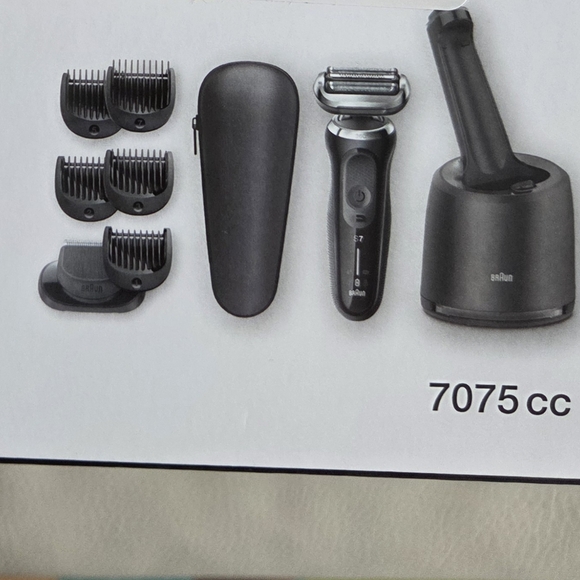NWB -Braun Series 7 7075cc Electric Shaver with SmartCare Center Made in Germany - Picture 7 of 14